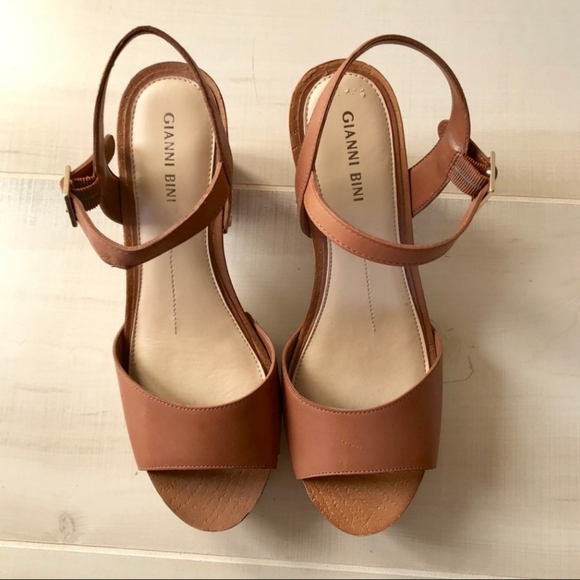 Sandals - Picture 2 of 6